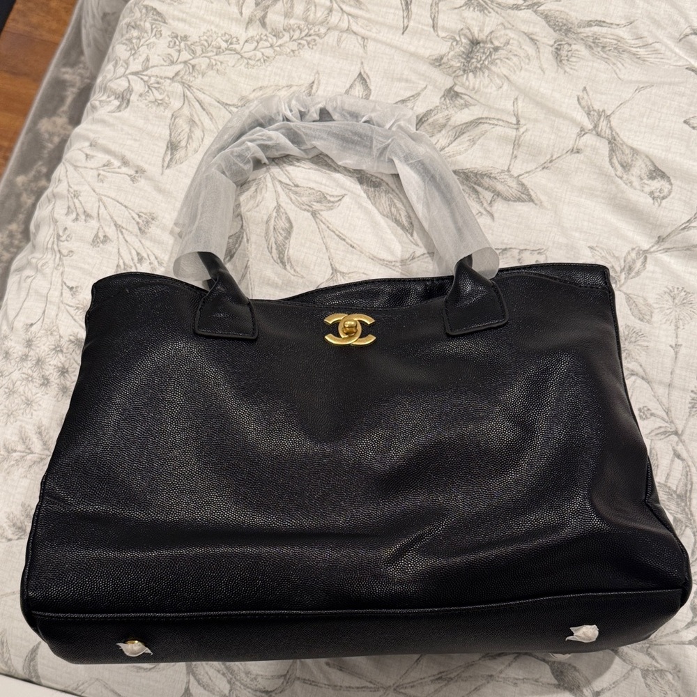CHANEL style tote - Picture 2 of 6